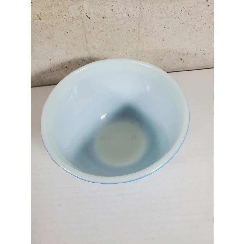 Vintage Pyrex Blue Snowflake Garland Cinderella 1.5‎ Pint Mixing Bowl #401 - USA